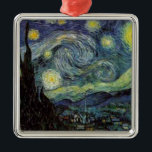 Ornamento De Metal Starry Night - van Gogh<br><div class="desc">Da lâmpada do mineiro de Nuenen à que colocou em sua janela, seguindo a cena com Gauguin; da estrela da noite que notou em 1875 em Corot Olive Orchard à carta que escreveu ao irmão em agosto de 1888, na qual ele disse: "Algum dia ou outro você verá uma fotografia...</div>