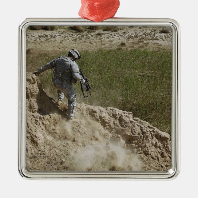 Ornamento De Metal Subidas especializadas para baixo (Frente)