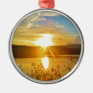 Ornamento De Metal Sunset no lago de montanha