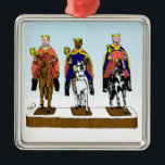 Ornamento De Metal Tres Reyes Magos/ Três Sábios<br><div class="desc">La talla de los Reyes Magos se ha convertido em tradicion en Porto Rico. Siempre en montado a caballo pues los pritallos nunca adora habian visto un camello, en cambio si se podian relacion ar con un caballo, pues los conquistadores españoles los introdujeron em el país. O esboço das figuras...</div>
