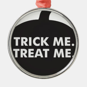 Ornamento De Metal Trick Me Tratar, Preto Branco
