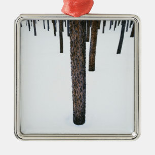 Ornamento De Metal Troncos de árvore na neve