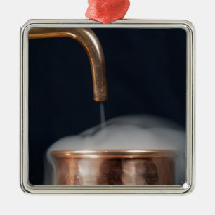 Ornamento De Metal tubulação de cobre de uma destilaria com vapor