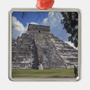 Ornamento De Metal Turistas passam por um lado não restaurado do El 2