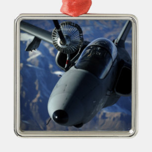 Ornamento De Metal Um AMX italiano é reabastecido por um