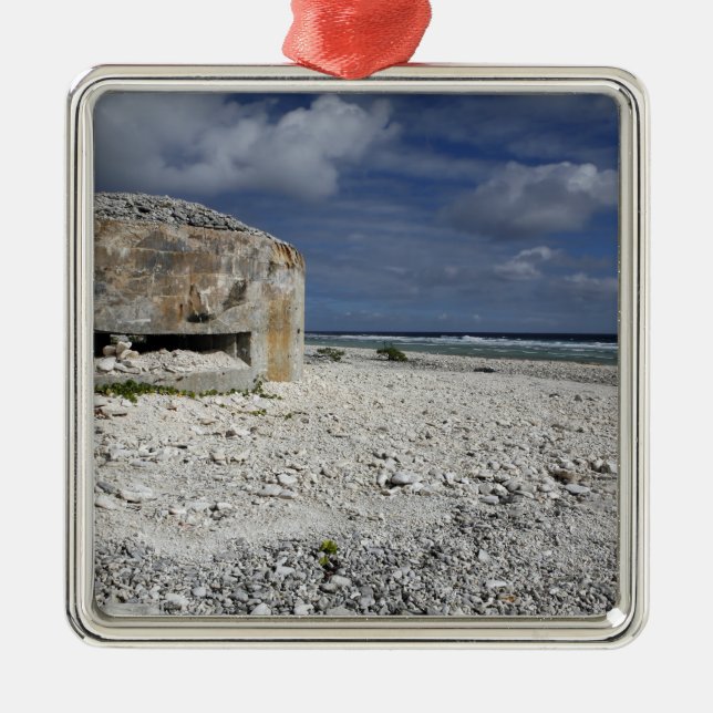 Ornamento De Metal Um bunker desmoronante (Frente)