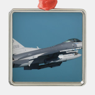 Ornamento De Metal Um falcão F-16 de combate em vôo