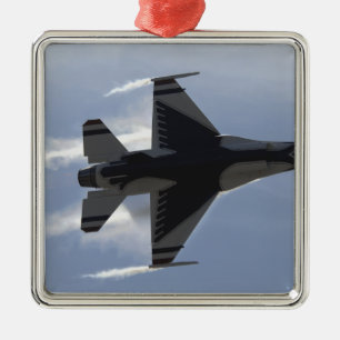 Ornamento De Metal Um falcão F-16 de combate puxa G altos