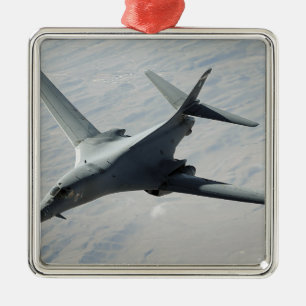 Ornamento De Metal Um lanceiro da força aérea de E.U.B-1B em uma