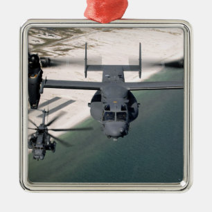 Ornamento De Metal Um Osprey CV-22 e um MH-53 pavimentam o ponto