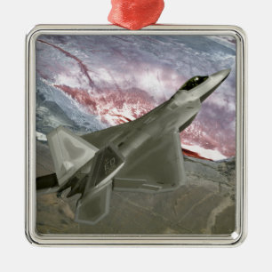 Ornamento De Metal Um raptor F/A-22 voa uma missão de treinamento