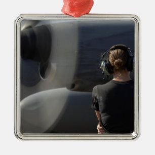 Ornamento De Metal Um soldado monitora o desempenho