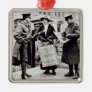 Ornamento De Metal Um Suffragette que vende jornais a dois