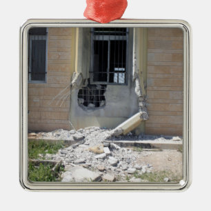 Ornamento De Metal Uma Granada Propulsada De Foguete