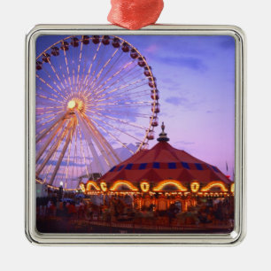 Ornamento De Metal Uma roda gigante e carrossel no Navy Pier em