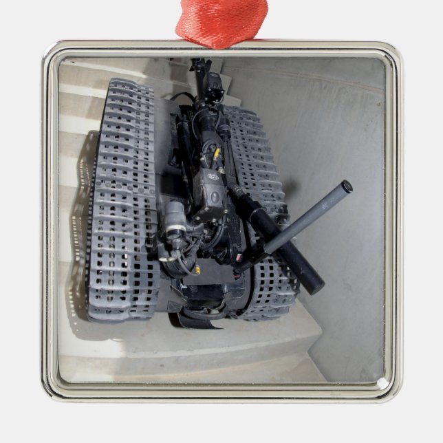 Ornamento De Metal Uma unidade robótica Talon 3B subindo um voo de st (Frente)