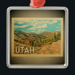Ornamento De Metal Viagens vintage Ornament de Utah<br><div class="desc">Um ornamento legal estilo vintage de Utah com uma cena de montanha quente.</div>