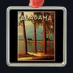 Ornamento De Metal Vintage Alabama<br><div class="desc">Esta maravilhosa imagem da vintagem moderna é de Orange Beach,  no Alabama. Apresentando uma vista de água com dois caiaques no primeiro plano entre as árvores da floresta,  esta design do Golfo das Pradarias faz um presente fantástico para qualquer albanês ou albanês.</div>