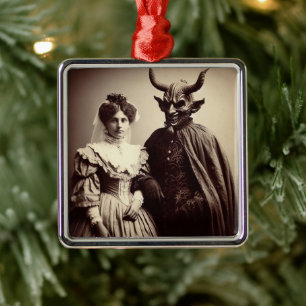 Ornamento De Metal Vintage Victorian Foto de Mulher e Diabo