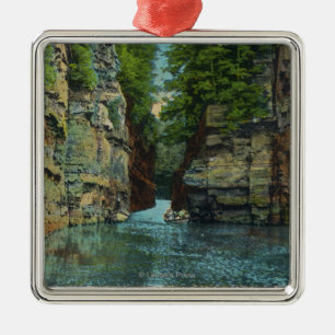 Ornamento De Metal Vista do barco que vem através do canal