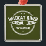 Ornamento De Metal Wildcat River New Hampshire Kayak<br><div class="desc">O rio Wildcat é um afluente do rio Saco em norte de New Hampshire. As cabeceiras têm origem na cena da Floresta Nacional da Montanha Branca acima dos Lagos Carter Notch e fluem para sul como um pequeno riacho montanhoso.</div>