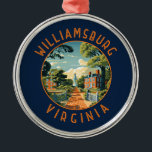 Ornamento De Metal Williamsburg Virgínia Circular com Distância<br><div class="desc">Williamsburg retro vetor viagem design. Williamsburg,  uma cidade no estado norte-americano de Virgínia,  era capital da Colônia de Virgínia entre 1699 e 1780 e desempenhou um papel significativo na Revolução Americana.</div>