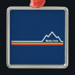 Ornamento De Metal Winter Park, Colorado<br><div class="desc">Winter Park,  Colorado,  tem uma das mais antigas e melhores estações de esqui do estado,  incrível cenário de montanha,  e recreação interminável. Este design de excelente de colheita de  tem um aspecto retrô.</div>