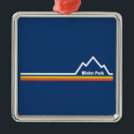 Ornamento De Metal Winter Park, Colorado<br><div class="desc">Winter Park,  Colorado,  tem uma das mais antigas e melhores estações de esqui do estado,  incrível cenário de montanha,  e recreação interminável. Este design de excelente de colheita de  tem um aspecto retrô.</div>