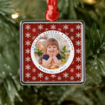 Ornamento De Metal Winter Snowflakes Foto Vovô Vovô<br><div class="desc">Flocos de neve de inverno Foto de amor Vovó e vovô mostra sua foto favorita cercada por flocos de neve. O pedido é personalizado com o nome. Todo texto é editável. Nosso modelo de ornamento torna muito simples personalizar seu ornamento. Se você quiser personalizá-lo ainda mais, use o link "personalizar...</div>