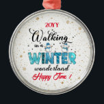 Ornamento De Metal Winter Wonderland Customize<br><div class="desc">Winter Wonderland Customize Metal Ornament - Customized Product - (Digite BOKI412 na pesquisa de site (navegador) para ver a oferta de todas as minhas criações. Obrigados. ) - Veja meus outros produtos e coleções, escolha um presente para você e seus queridos. Obrigados para comprar na minha loja. Venha de novo....</div>