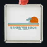 Ornamento De Metal Wright tsville Beach North Carolina Sun Palm Trees<br><div class="desc">Wright tsville Beach,  na Carolina do Norte,  oferece tudo,  desde caiaque,  surfe e opções de mergulho de mergulho até corridas e campos de golfe.</div>