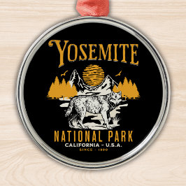Ornamento De Metal Yosemite Woodland Scenery with Retro Wolf