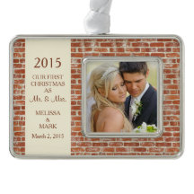 Sr. e Sra. Primeiro Natal Foto Rustic Brick