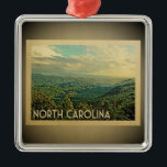 Ornamento de Viagens vintage da Carolina do Norte<br><div class="desc">Um ornamento legal estilo Vintage na Carolina do Norte com Montanhas Enfumaçados e Montanhas Blue Ridge.</div>