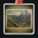 Ornamento de Viagens vintage de Chicago Illinois<br><div class="desc">Um ornamento legal ao estilo Chicago com uma vista de horizonte de cidade expansiva com barcos no porto.</div>