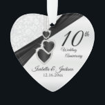 Ornamento design do 10º Aniversário de Casamento<br><div class="desc">10º Aniversário de Casamento Keepsasasasakanment pronto para você personalizar. Pode também ser utilizado noutras ocasiões, como o aniversário, a amizade, a dádiva de noiva, etc., alterando simplesmente a redação ✔ Nota: Nem todas as áreas de modelo precisam de ser alteradas. 😀 Se necessário, você pode remover o texto e começar...</div>