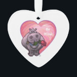 Ornamento Dia de os namorados Hippopotamus<br><div class="desc">Parada Animal Romântico Hippo Love and Hearts Day Gifts and Accessories criados pelo nosso talentoso artista, Traci Van Wagoner apresenta nossa divertida trabalho de arte de um hipopótamo bonito segurando um rosa bonito na boca. Nosso divertido hipopótamo apaixonado por corações roxas, vermelhas e cor-de-rosa em camadas traz certamente um sorriso...</div>