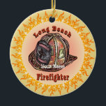 ornamento do Bombeiro de Long Beach<br><div class="desc">Ornamento do Bombeiro Long Beach, t-shirts de bombeiros, roupa de bombeiros, presentes da ArtMuvz Illustration. Você pode adicionar seu nome ou adicionar texto. Personalize este ornamento do Long Beach Firefighter para torná-lo exclusivamente seu ou para dar como presente personalizado O design ousado apresenta um capacete de bombeiro, um símbolo do...</div>
