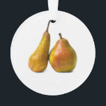 Ornamento Duas peras<br><div class="desc">Duas frutas de pera de diferentes formas isoladas sobre fundo branco. Essas frutas se assemelham a figuras masculinas e femininas,  inclinadas umas às outras.</div>