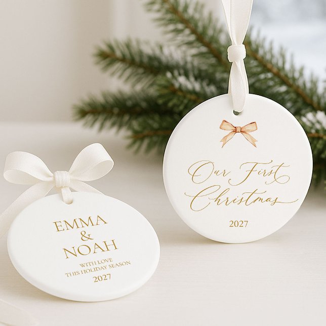 Ornamento Elegant Gold Script “Our First Christmas”  (Criador carregado)