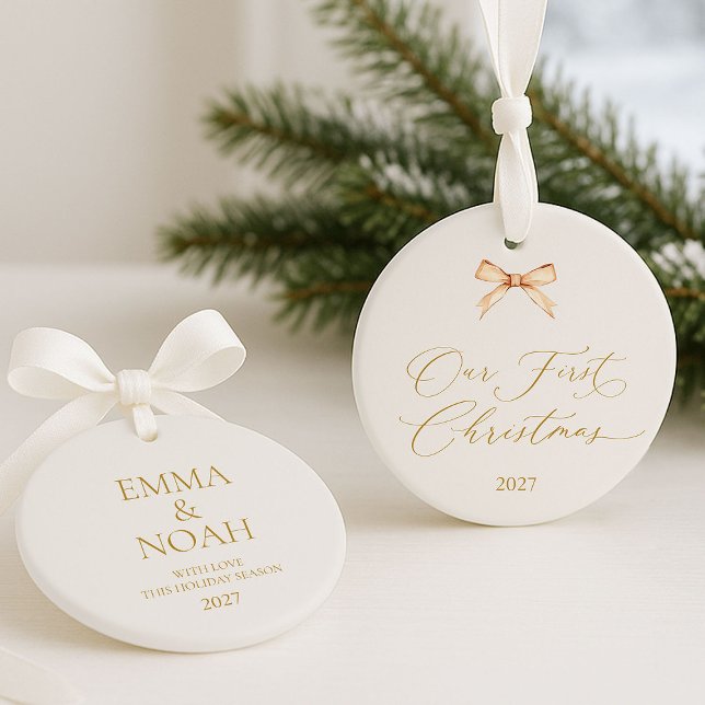 Ornamento Elegant Gold Script “Our First Christmas”  (Criador carregado)
