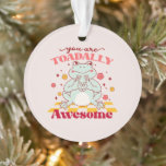 Ornamento Engraçado, Você É Incrível.<br><div class="desc">Este design bonitinho e de moda apresenta o engraçado trocadilho com sapos agudos de desenho animado. É um presente perfeito para os seus amigos,  familiares e entes queridos.</div>