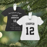 Ornamento Estados do jogador de baseball em Pinstripe<br><div class="desc">Comemore uma época incrível para seu jogador de beisebol favorito com este ornamento personalizado legal com pinças de cinza e letras negras. Personalize a frente com o nome e o número do jogador e adicione mais detalhes no verso, incluindo o nome da equipe ou liga, a estação, a idade, a...</div>