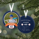 Ornamento Estatísticas personalizadas de jogadores e fotos d<br><div class="desc">Comemore uma época incrível para seu jogador de beisebol favorito com este ornamento personalizado legal em uma marinho azul e laranja. Personalize a frente com a foto, o nome e o número de camisa do jogador e adicione mais detalhes no verso, incluindo o nome da equipe ou da liga, a...</div>