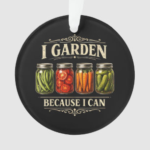 Ornamento Eu Cuido do Jardim Porque Posso Camiseta Divertida