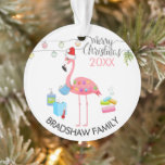 Ornamento Família Funny Flamingo 2020 Árvore de Natal Covid<br><div class="desc">2020 foi um ano e tanto! Este será um natal como nenhum outro, espalhar risos com um sorriso divertido de árvore de natal do vírus corona. Apresentando o texto "Feliz Natal, 2020 e seu nome familiar". Um flamingo cor-de-rosa embrulhado em luzes de fada, vestindo um chapéu santa e uma máscara...</div>