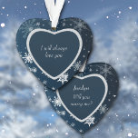 Ornamento Faux Diamond Heart Snowflake Você Me Casado<br><div class="desc">Imaginem a sua surpresa e prazer quando ela abrir o pacote contendo este belo ornamento personalizado da proposta de casamento! Ele apresenta seu texto personalizado sobre um fundo azul escuro dentro de um quadro em forma de coração brilhante faux jewel. O quadro é colocado sobre um fundo de flocos de...</div>