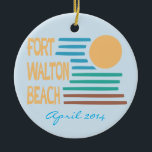 Ornamento feito sob encomenda da data de Fort<br><div class="desc">Fort Walton Beach,  Florida,  com um sol geométrico moderno no design da praia nas cores do sol,  do céu,  do mar,  e da areia,  comemorando esta praia lindo de Florida. Mude o texto com a data para combinar suas memórias,  ou suprima d se você não o precisa.</div>