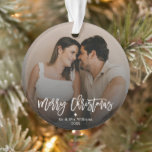 Ornamento Feliz Natal Foto Simples de Casal Minimalista<br><div class="desc">Feliz Natal Simples Enfeites de natal de Foto de Casal Minimalista</div>