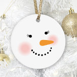 Ornamento Feriado Cute Snowman Face<br><div class="desc">Seus amigos e família sorrirão nesta temporada de inverno com este Enfeites de natal bonitinho e feminino de bonitinha. Design apresenta uma moça de neve alegre com bochechas rosadas quentes, pestanas, nariz de cenoura e sorriso feito de carvão. Cor de design branco de neve, preto, rosa e laranja. Dois ornamentos...</div>